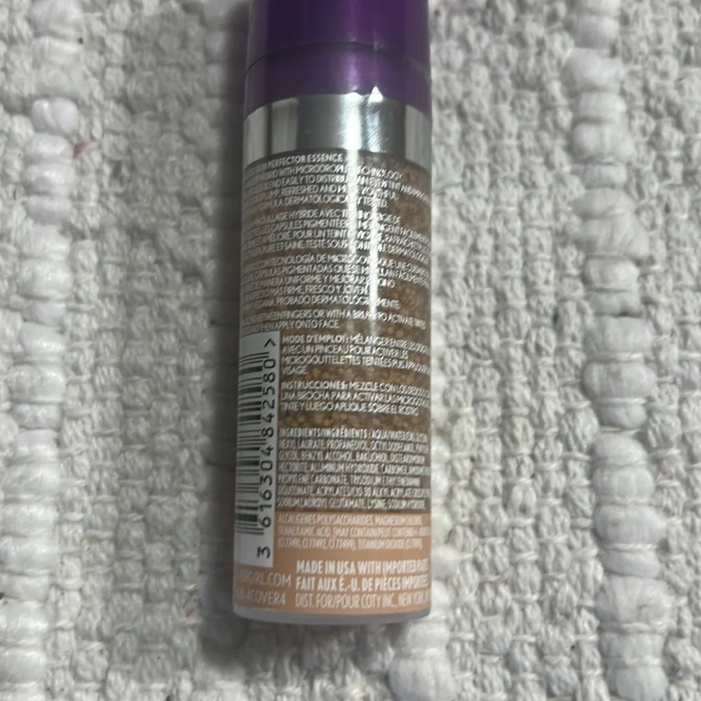 COVERGIRL Simply Ageless Essence 40 Medium Shade 30mL
